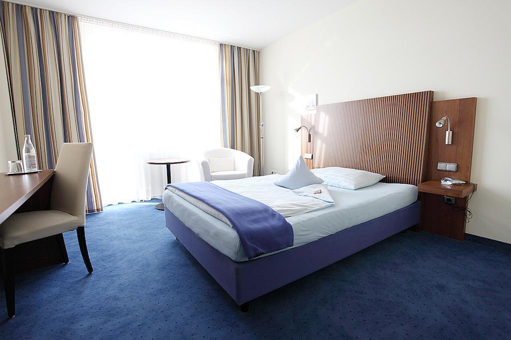 Hotel Garni Max Zwo Dingolfing Eksteriør billede